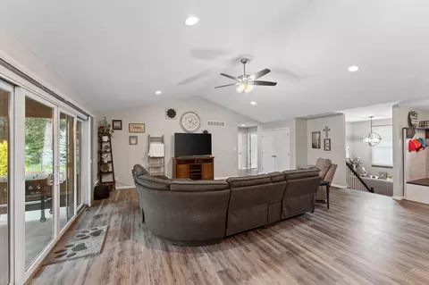 Entry Way - 10044 Memory Ln, De Motte, IN 46310 photo 2 of 2