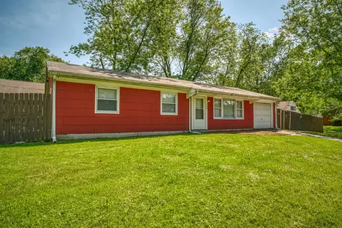 330 Lahonda Dr, Valparaiso, IN 46385