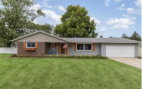 902 Mohawk Dr, Crown Point, IN 46307 photo 1