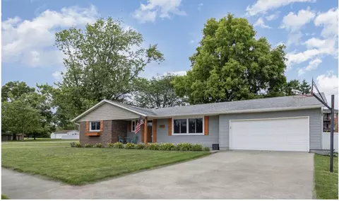 902 Mohawk Dr, Crown Point, IN 46307 photo 3