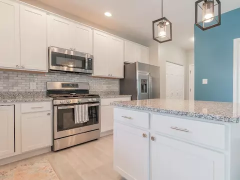 Kitchen - 1147 Stinson Dr, Burns Harbor, IN 46304 photo 2 of 4