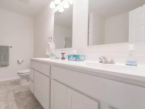 Bath - 1147 Stinson Dr, Burns Harbor, IN 46304 photo 2 of 4