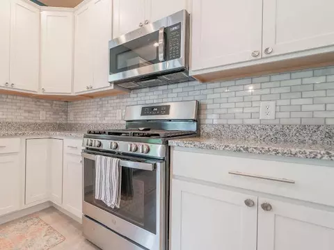 Kitchen - 1147 Stinson Dr, Burns Harbor, IN 46304 photo 3 of 4