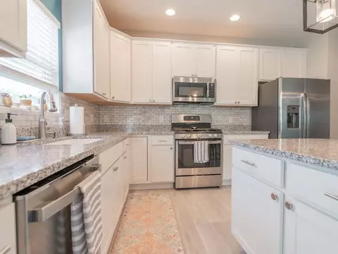 Kitchen - 1147 Stinson Dr, Burns Harbor, IN 46304 photo 4 of 4