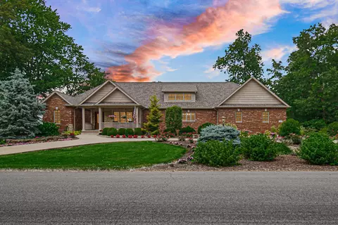 81 E Lamplight Ln, Valparaiso, IN 46383