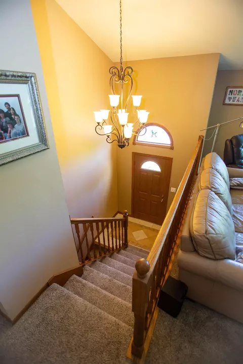 Entry Way - 353 Manchester Ct, Griffith, IN 46319 photo 4 of 6