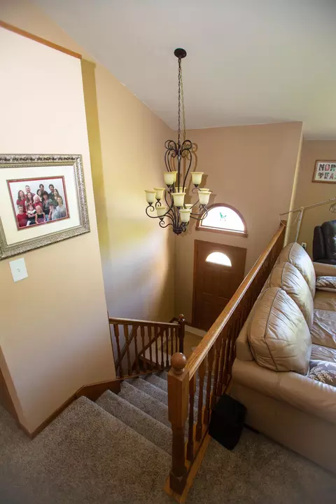 Entry Way - 353 Manchester Ct, Griffith, IN 46319 photo 2 of 6
