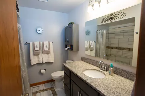 Bath - 353 Manchester Ct, Griffith, IN 46319 photo 2 of 4