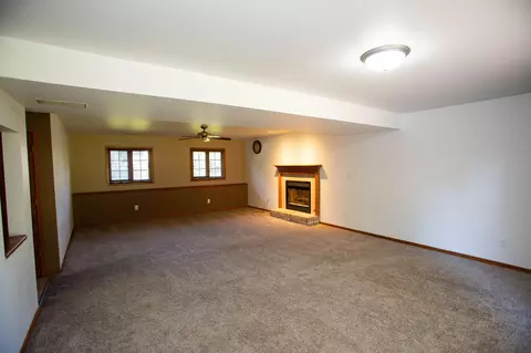 Living - 353 Manchester Ct, Griffith, IN 46319 photo 6 of 8