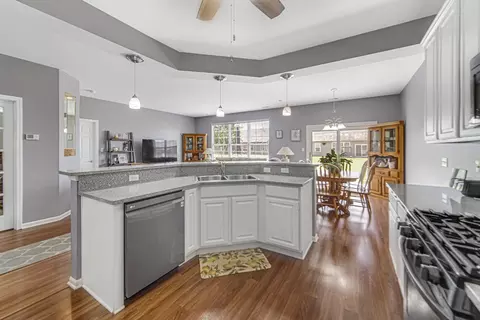 940 Flagstone Dr, Dyer, IN 46311 photo 8