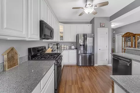 940 Flagstone Dr, Dyer, IN 46311 photo 4