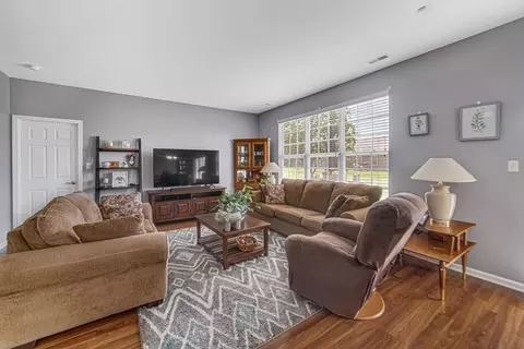 940 Flagstone Dr, Dyer, IN 46311 photo 2