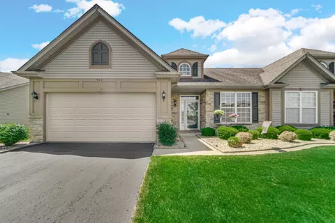 940 Flagstone Dr, Dyer, IN 46311 photo 1