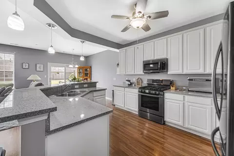 940 Flagstone Dr, Dyer, IN 46311 photo 7