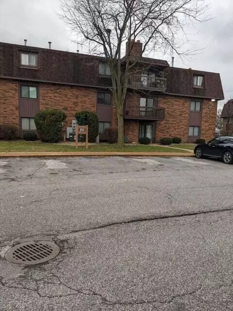2027 45th St #202, Highland, IN 46322