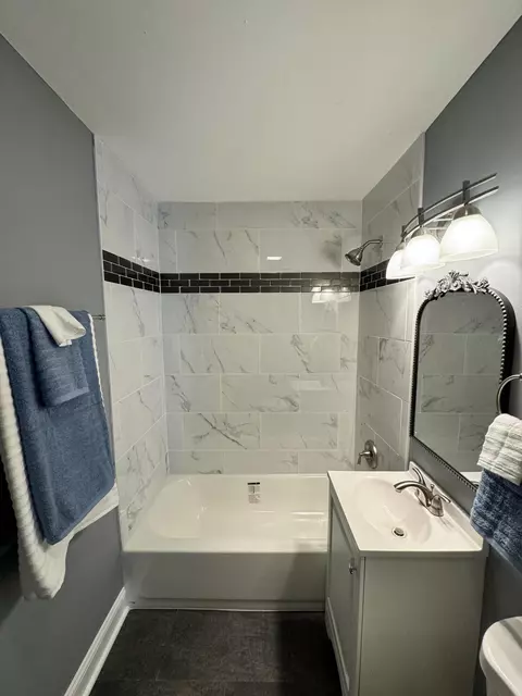 Bath - 1047 Matthews St, Gary, IN 46406 photo 1 of 4