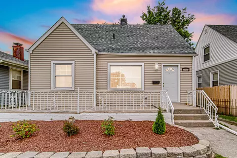 2907 E 165th St, Hammond, IN 46323