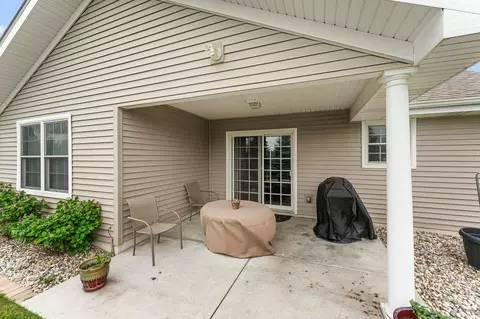 Exterior - 9458 W 107th Ln, Saint John, IN 46373 photo 6 of 7
