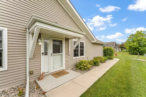 Exterior - 9458 W 107th Ln, Saint John, IN 46373 photo 4 of 7
