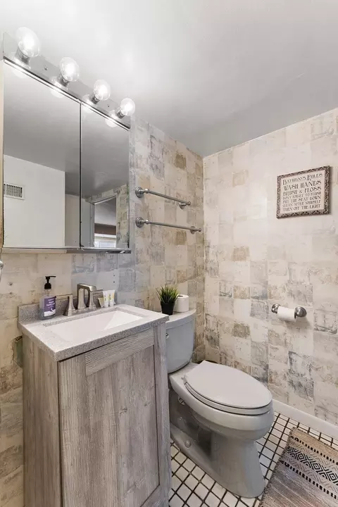 Bath - 7001 Ash Pl, Gary, IN 46403 photo 5 of 5