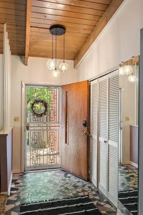 Entry Way - 7001 Ash Pl, Gary, IN 46403 photo 2 of 5