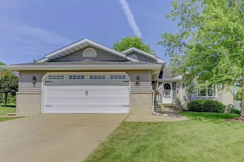 9081 Maplewood St, Saint John, IN 46373