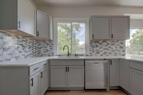 437 Mount St, Gary, IN 46406 photo 18