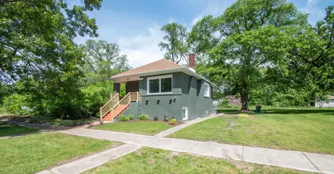 437 Mount St, Gary, IN 46406 photo 2