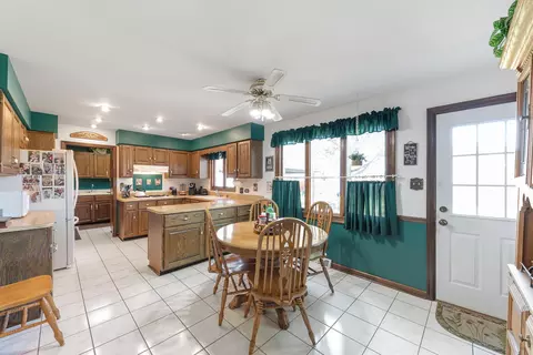 2560 Perry Ct, Dyer, IN 46311 photo 8