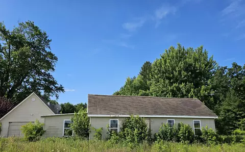 15861 W Base Rd, Medaryville, IN 47957