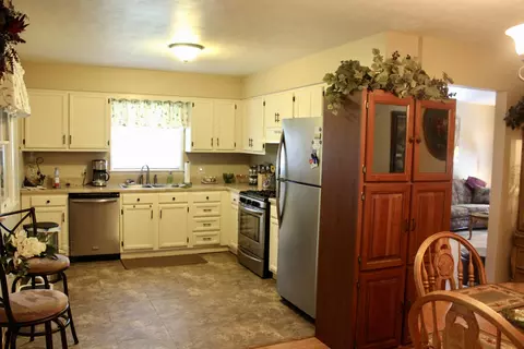 Kitchen - 6862 Tranquility Dr, De Motte, IN 46310 photo 1 of 2