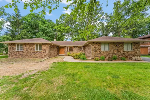 9454 Woodland Dr, Saint John, IN 46373