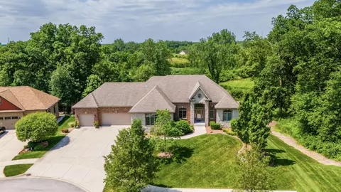 9750 Genevieve Dr, Saint John, IN 46373