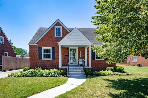 2910 Garfield Ave, Highland, IN 46322