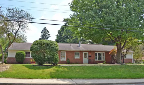 826 Yellowstone Rd, Valparaiso, IN 46385