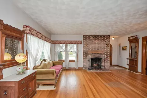 Living - 222 Maxwell St, Crown Point, IN 46307 photo 2 of 2