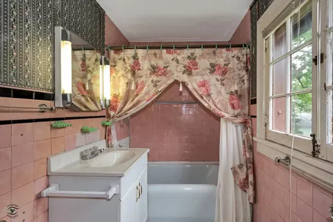 Bath - 222 Maxwell St, Crown Point, IN 46307 photo 1 of 1
