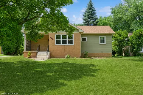 8220 Schreiber Dr, Munster, IN 46321