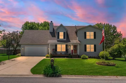 556 Lake Park Dr, Valparaiso, IN 46385