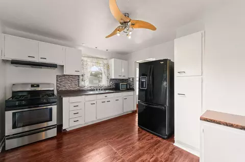 Kitchen - 1532 Hayes St, Gary, IN 46404 photo 4 of 4
