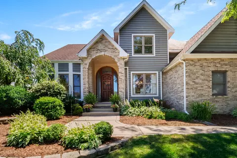 2908 Coachman Trl, Valparaiso, IN 46385