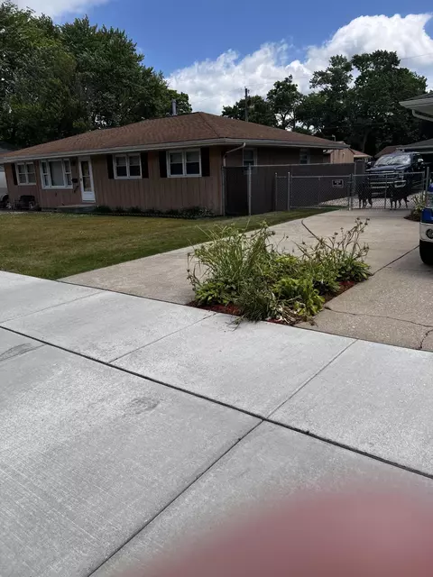 Exterior - 429 N Dwiggins St, Griffith, IN 46319 photo 10 of 11