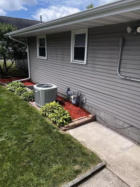 Exterior - 429 N Dwiggins St, Griffith, IN 46319 photo 5 of 11
