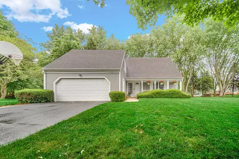 1952 Kankakee Ct, Valparaiso, IN 46385