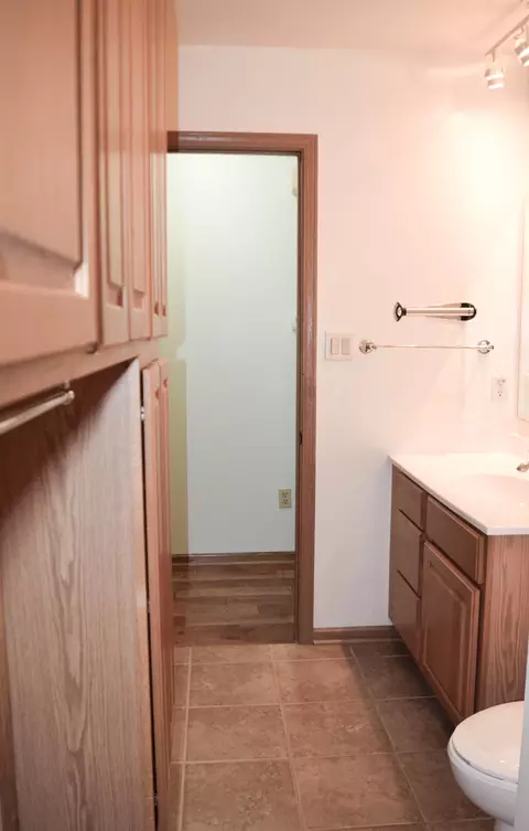 Bath - 12331 W 103rd Ct, Saint John, IN 46373 photo 1 of 2