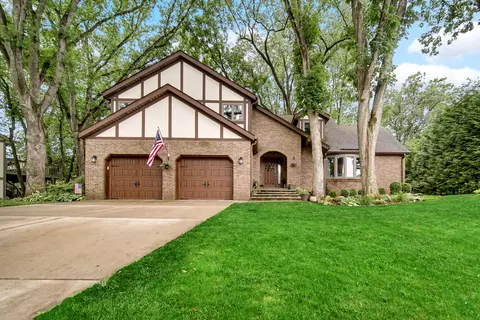 192 Amhurst Pl, Valparaiso, IN 46385