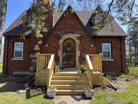 7343 Knickerbocker Pkwy, Hammond, IN 46323