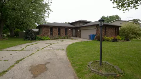 942 Mohawk Dr, Crown Point, IN 46307 photo 3