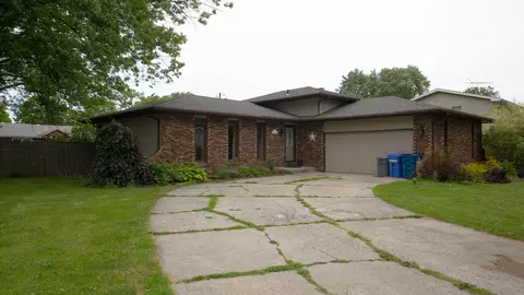 942 Mohawk Dr, Crown Point, IN 46307 photo 1
