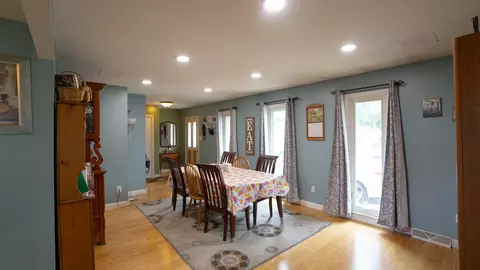 942 Mohawk Dr, Crown Point, IN 46307 photo 4